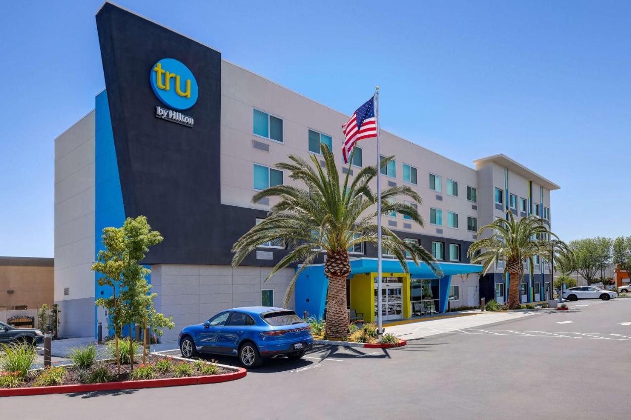 Tru By Hilton Lathrop Hotell Eksteriør bilde