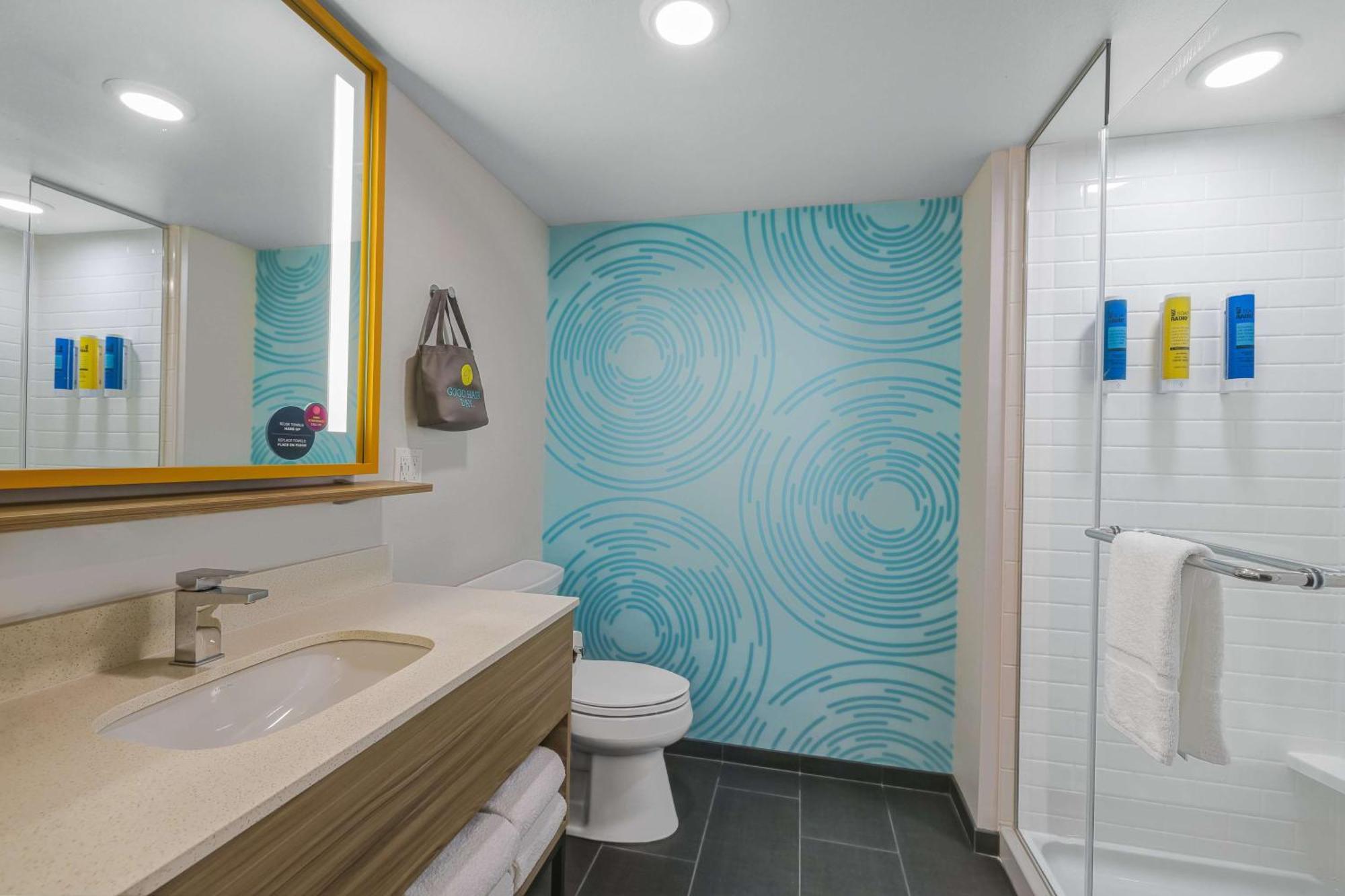 Tru By Hilton Lathrop Hotell Eksteriør bilde