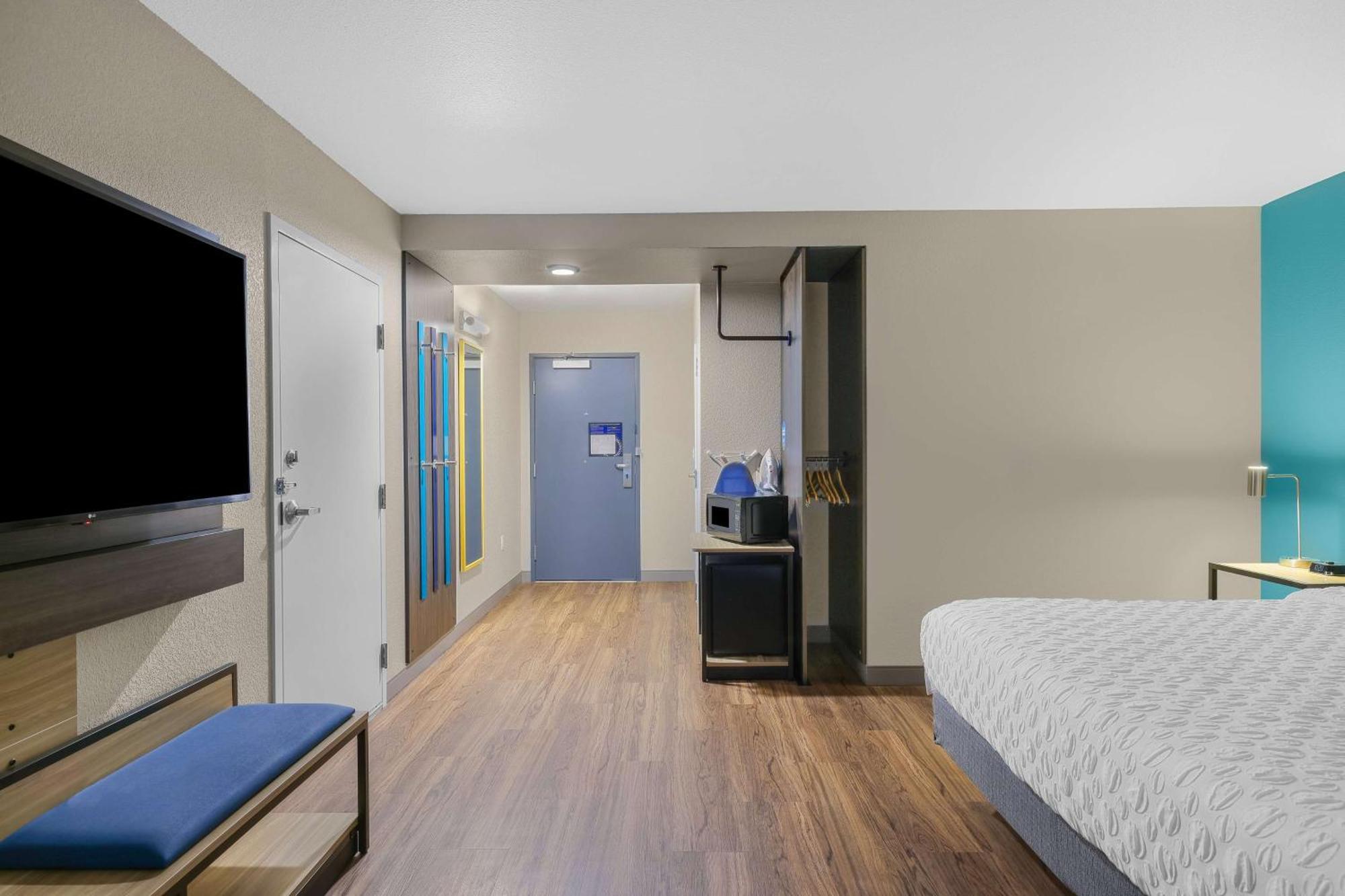 Tru By Hilton Lathrop Hotell Eksteriør bilde